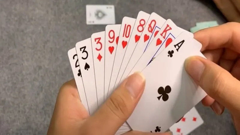 cách chơi phỏm Phỏm hay Tá Lả là game bài truyền thống vô cùng phổ biến tại Việt Nam